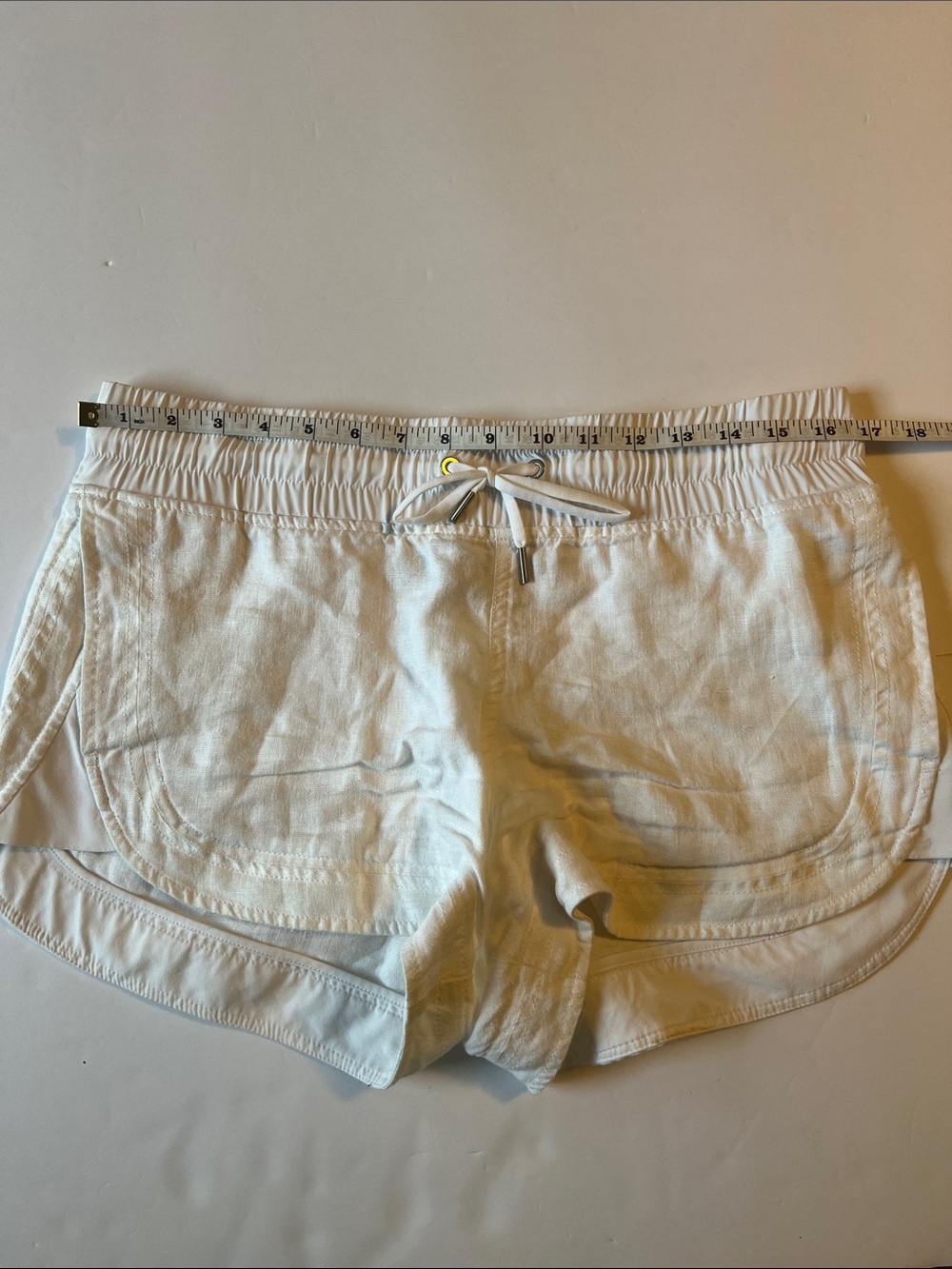 Athleta Women’s 100% Linen 4 inch shorts Beige Size 8 Sporty Lightweight Lounge - Picture 6 of 10